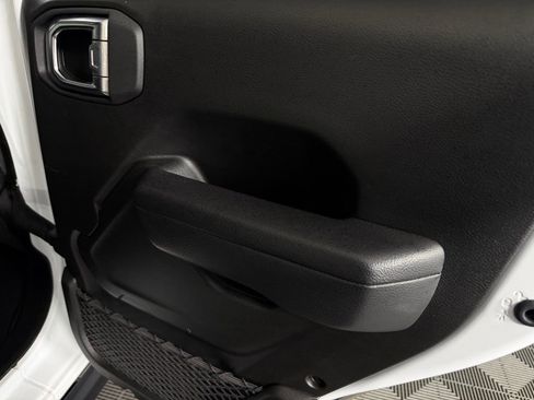 Used 2025 Jeep Wrangler Willys image 28