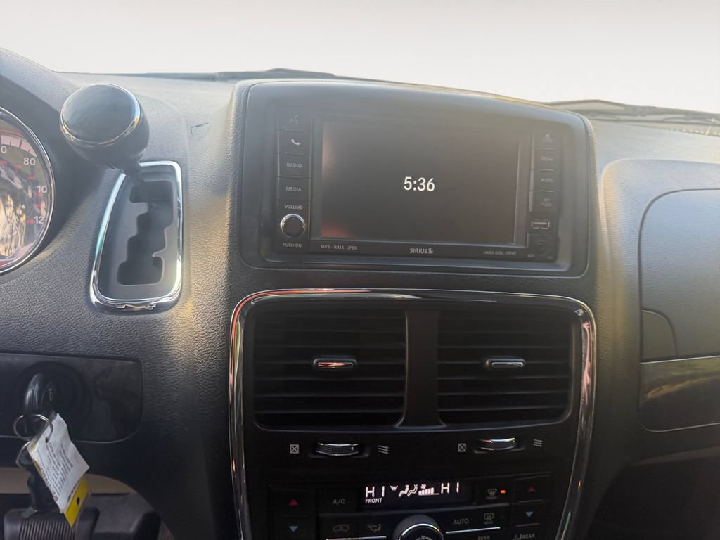 Used 2011 Dodge Grand Caravan Crew w/ Entertainment Group 1 FWD image 15