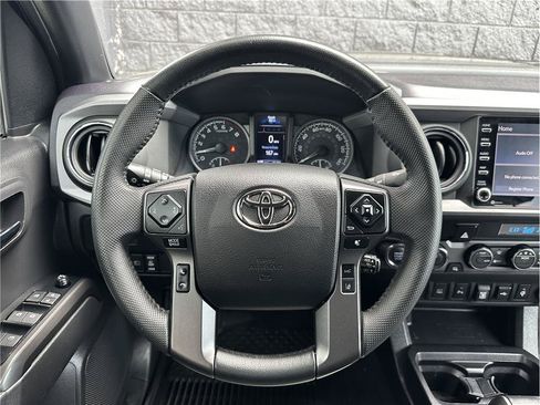 Used 2022 Toyota Tacoma TRD Sport w/ Technology Package AWD/4WD image 19
