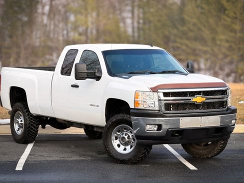 Used 2012 Chevrolet Silverado 3500 LT image 2