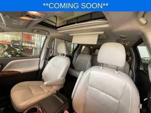 Used 2018 Toyota Sienna Limited Premium AWD/4WD image 9
