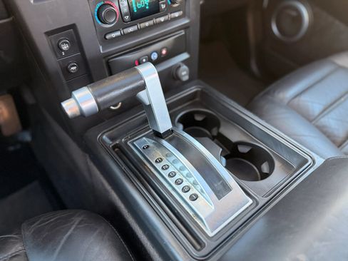 Used 2005 HUMMER H2 SUT w/ Preferred Equipment Group AWD/4WD image 31