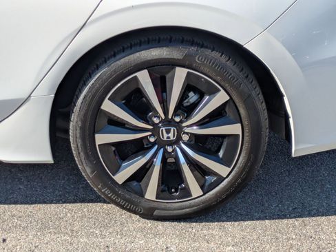 Used 2024 Honda Civic EX-L image 9
