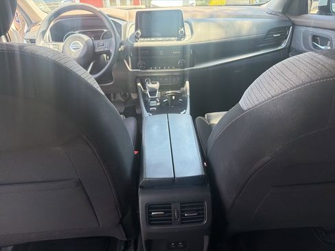 Used 2021 Nissan Rogue SV FWD image 11