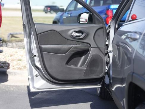 Used 2015 Jeep Cherokee Latitude image 29