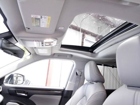 Used 2023 Toyota Highlander XLE image 38