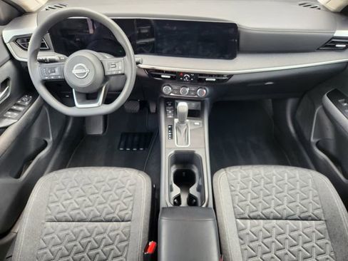 Used 2025 Nissan Kicks SV image 24