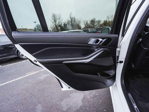 Used 2022 BMW X7 xDrive40i w/ M Sport Package image 11