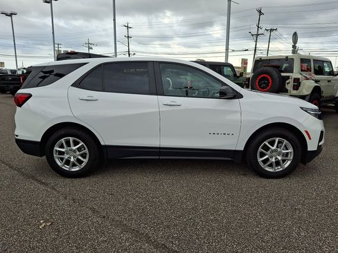 Used 2023 Chevrolet Equinox LS w/ LS Convenience Package FWD image 12