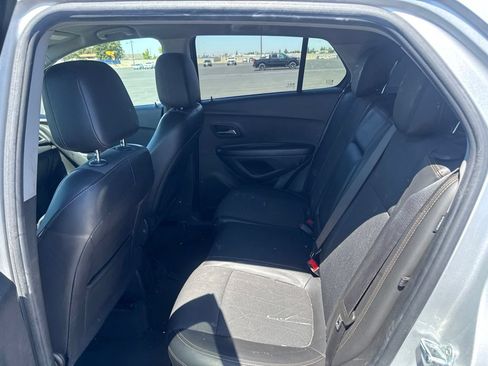 Used 2021 Chevrolet Trax LT w/ Sport Edition FWD image 13