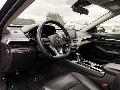 Used 2023 Nissan Altima 2.5 SR FWD image 11