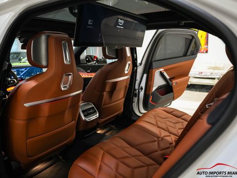 Used 2023 BMW 760i xDrive image 8