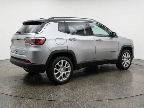 Used 2025 Jeep Compass Limited AWD/4WD image 9