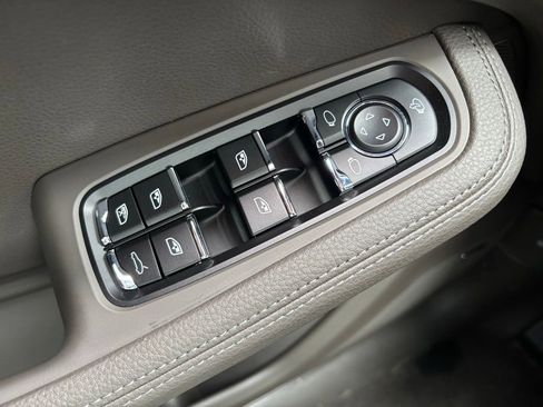 Certified 2026 Porsche Macan AWD/4WD image 34
