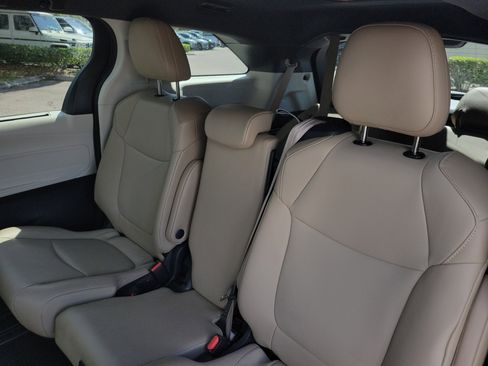 Used 2024 Toyota Sienna XLE image 27