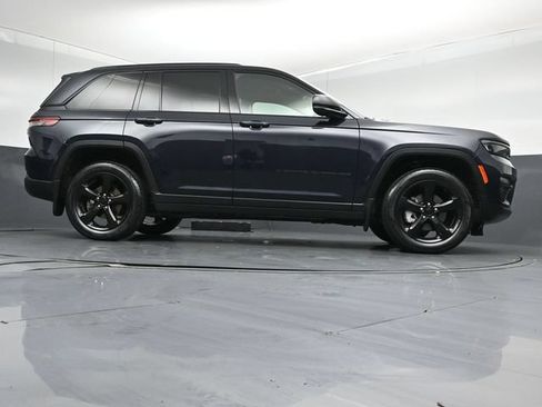 Used 2023 Jeep Grand Cherokee Limited w/ Black Appearance Package AWD/4WD image 44