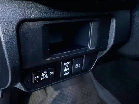 Used 2019 Toyota Tacoma TRD Sport w/ Technology Package image 32