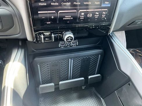 New 2026 RAM 3500 Laramie AWD/4WD image 24