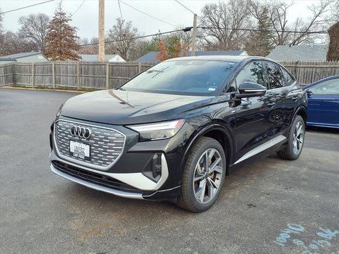 Used 2023 Audi Q4 e-tron Premium image 33