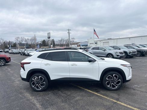 New 2026 Chevrolet Trax RS w/ Sunroof Package image 4