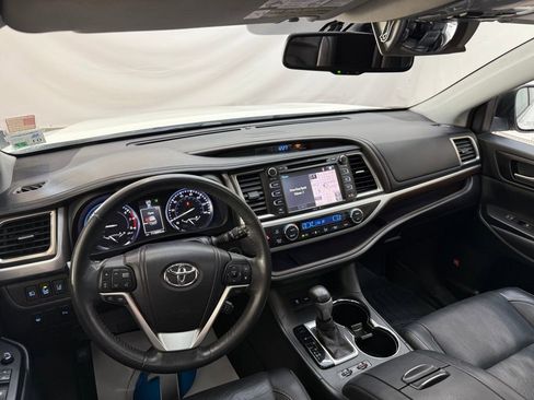 Used 2014 Toyota Highlander Limited w/ Driver Technology Package image 10