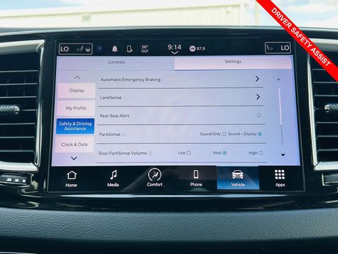 Used 2023 Chrysler Pacifica Touring-L FWD image 7