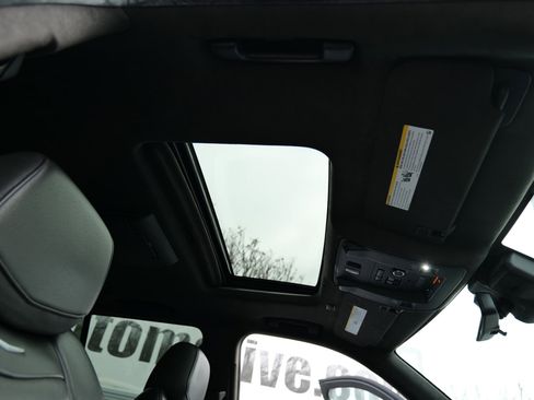 Used 2020 Cadillac Escalade Platinum image 40