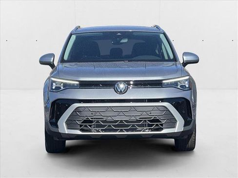 New 2025 Volkswagen Taos SE image 2