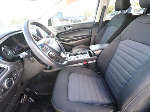 Used 2024 Ford Edge SE w/ Black Appearance Package image 2