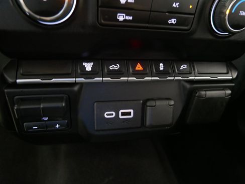 Certified 2022 Chevrolet Silverado 2500 Custom w/ Custom Value Package AWD/4WD image 30