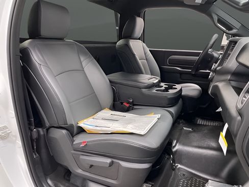 New 2024 RAM 2500 Tradesman w/ Chrome Appearance Group AWD/4WD image 32