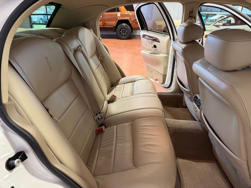 Used 2002 Lincoln Town Car Executive image 23