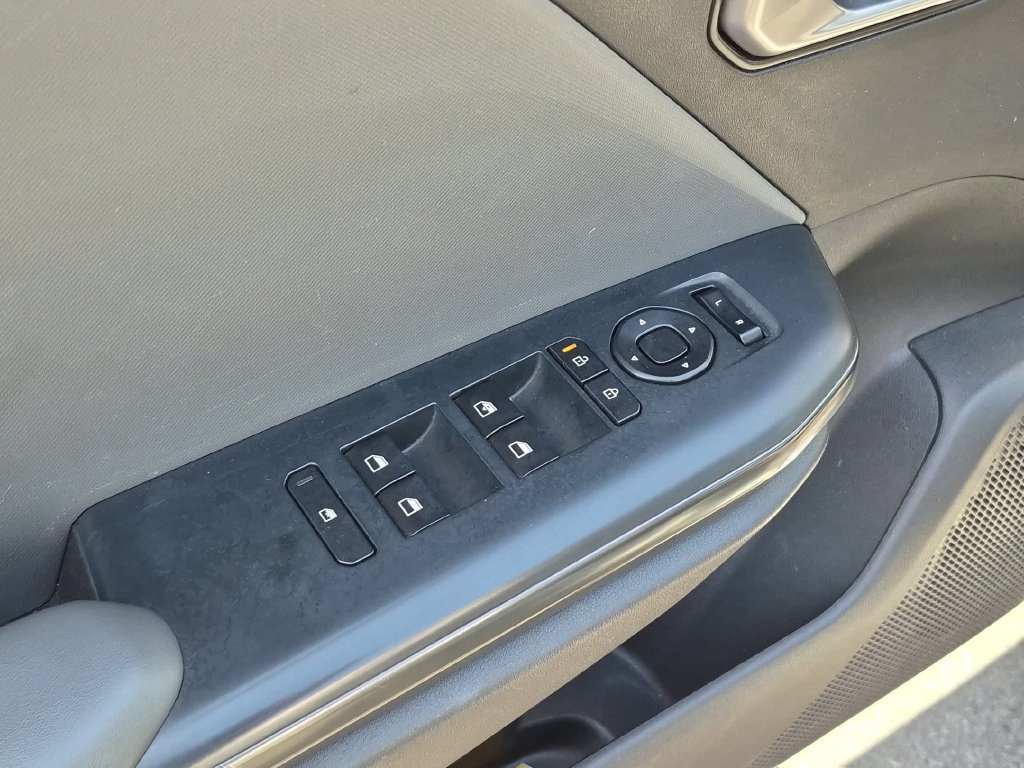 Used 2025 Kia K4 FWD image 13
