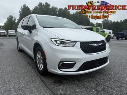 New 2026 Chrysler Pacifica Select