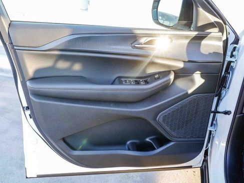 New 2025 Jeep Grand Cherokee L Altitude image 22