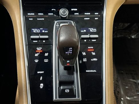 Used 2018 Porsche Panamera image 45