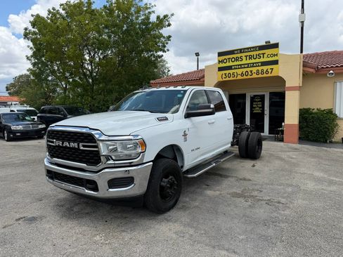 Used 2022 RAM 3500 Big Horn AWD/4WD image 2