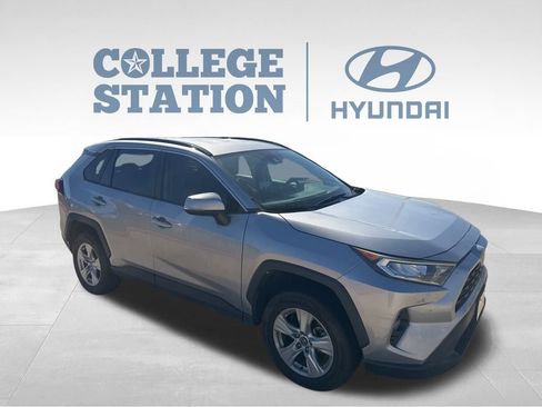 Used 2020 Toyota RAV4 XLE image 3