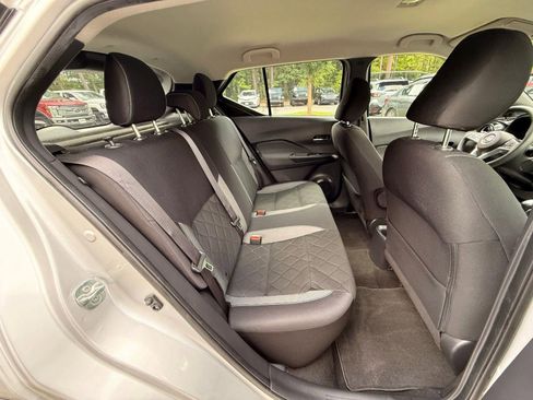 Used 2019 Nissan Kicks SV FWD image 27