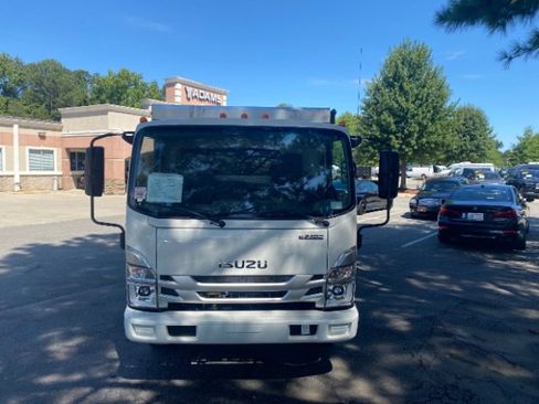 Used 2024 Isuzu NPR image 10
