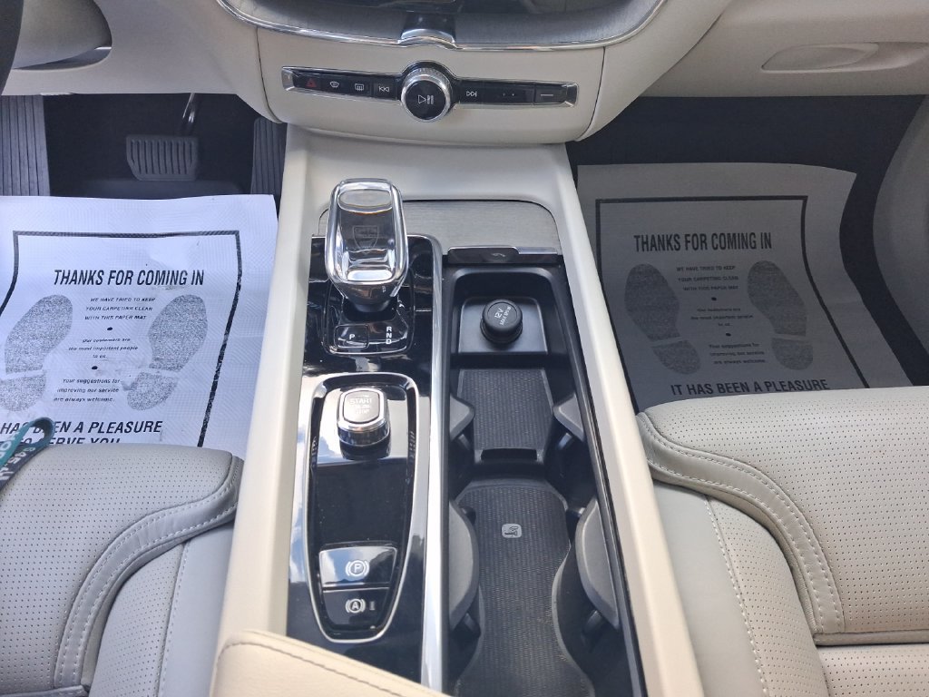 Used 2024 Volvo XC60 B5 Ultimate w/ Protection Package Premier AWD/4WD image 39