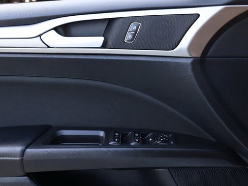 Used 2019 Ford Fusion SE image 23