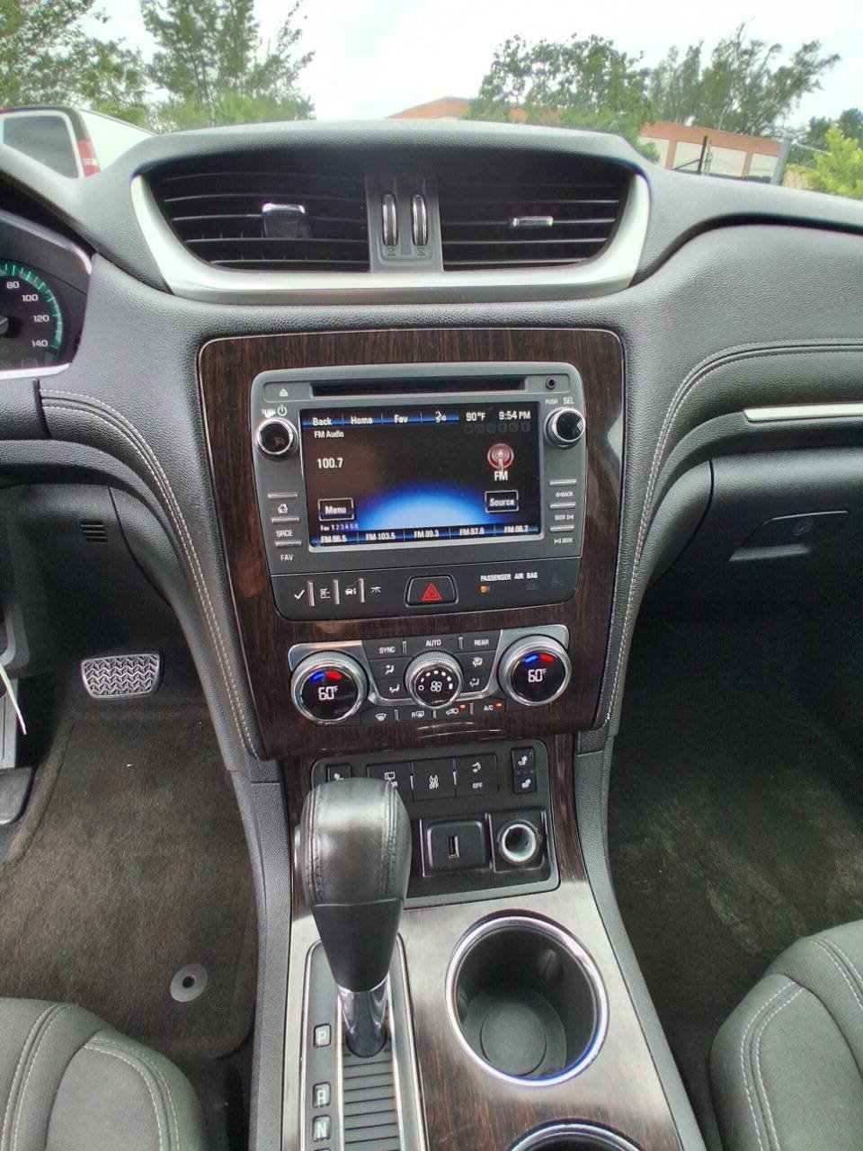 Used 2017 Chevrolet Traverse LT FWD image 16