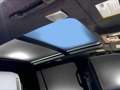 Used 2025 Cadillac Escalade ESV Sport Platinum image 32