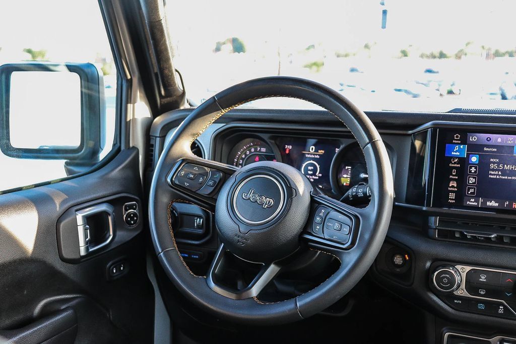 Used 2024 Jeep Wrangler Unlimited AWD/4WD image 17