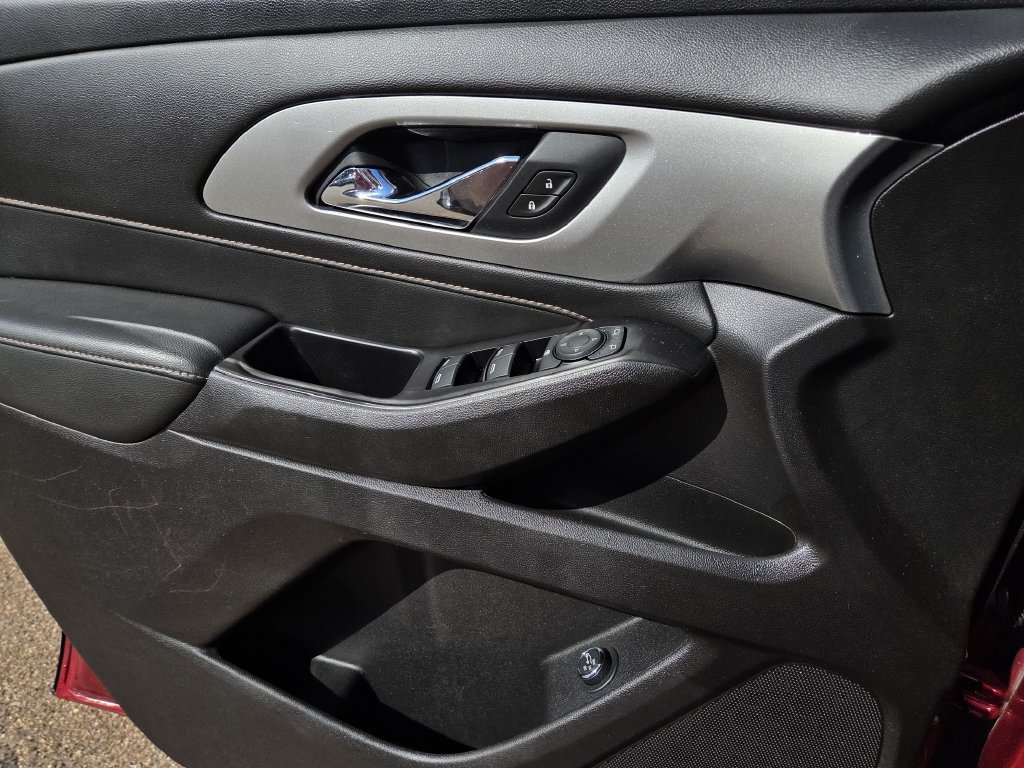 Certified 2020 Chevrolet Traverse LT FWD image 18