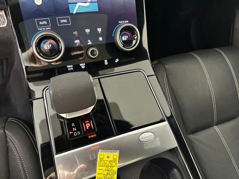 Used 2022 Land Rover Range Rover Velar R-Dynamic S image 20