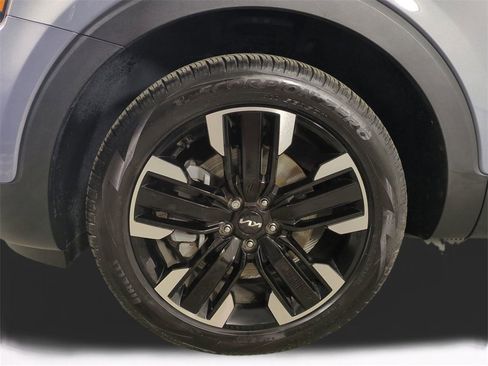 Used 2024 Kia Telluride SX w/ Towing Package image 11