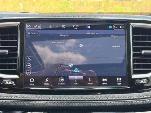 Used 2024 Chrysler Pacifica Limited w/ Trailer Tow Group AWD/4WD image 23