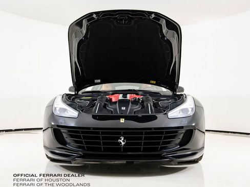 Used 2018 Ferrari GTC4Lusso image 28